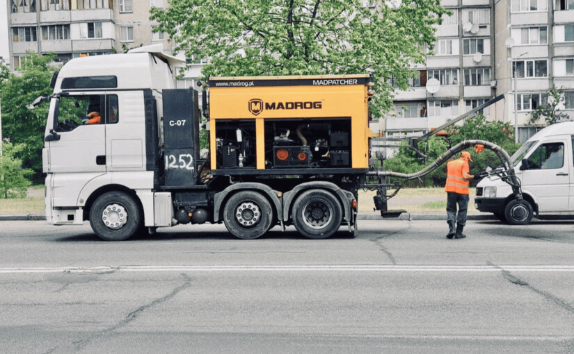 В Киеве отремонтировали 127 тысяч м² дорог струйно-инъекционным методом: что это - фото