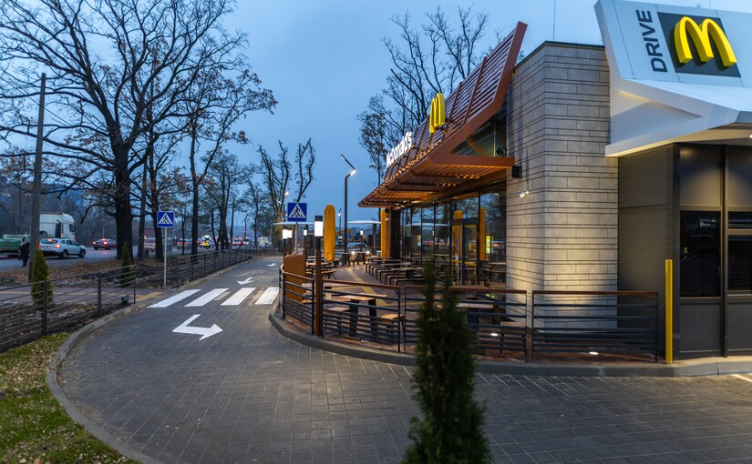 Новий McDonald's відкрився на Палладіна в Києві: з терасою на 126 місць та двома лініями МакДрайву - фото