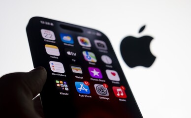 iPhone получит поддержку спутникового интернета Starlink для отправки сообщений