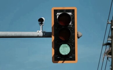 У Дніпрі з травня запрацюють смарагдові світлофори: водіїв чекає п'ять важливих змін