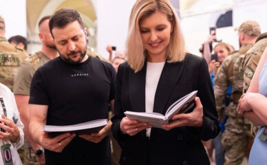 Зеленський з дружиною відвідав «Книжковий Арсенал» і придбав книгу «Вбити тирана»