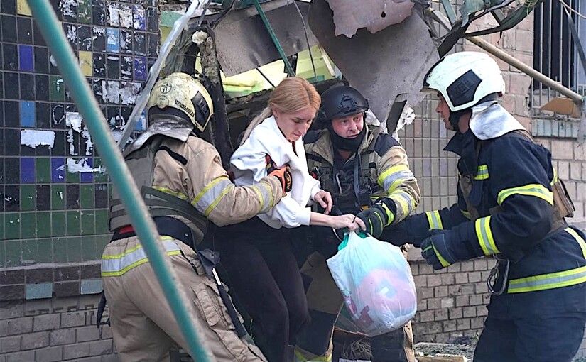 Нічна атака на Київ 23 червня: шість загиблих та зруйнований підʼїзд у Шевченківському районі - фото