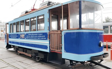 На київський Поділ повернувся легендарний ретро-трамвай після десятирічної перерви