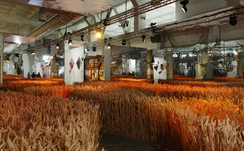 У Києві на центральному вокзалі відкрилася виставка Ukraine Wow з шаблею Мазепи та поясом Усика - фото