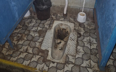 Кияни показали жахливий стан туалету на станції метро 