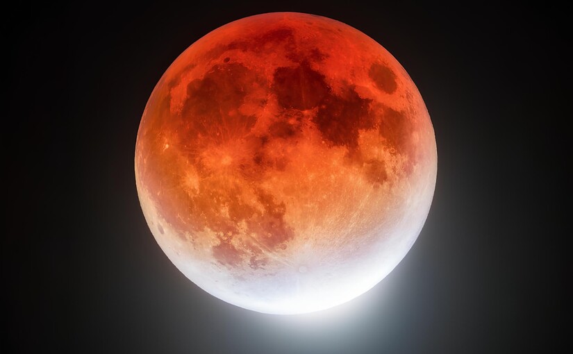 Самый большой месяц за последние 6 лет сойдет над Украиной 5 ноября - фото