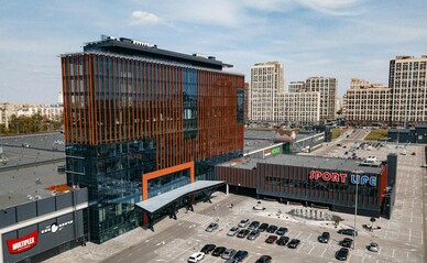 ТРЦ Retroville скасовує безкоштовне паркування для мешканців сусіднього ЖК