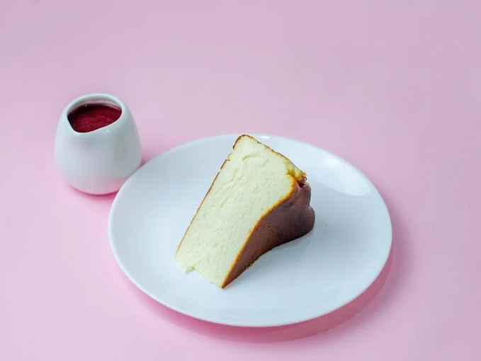 У Києві на Подолі відкрилася крафтова кондитерська Bento&Cake Club