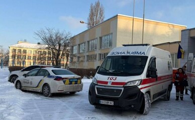 У школі №233 на Оболоні 13-річний підліток напав з ножем на вчительку та однокласника
