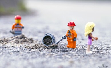 Получи ответ: можно ли латать ямы асфальтом на морозе