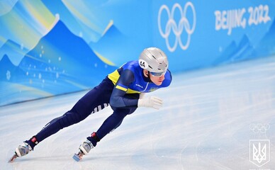Киевлянин Олег Гандей вышел в четвертьфинал ОИ-2026 после массового падения на льду