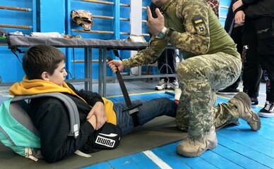 В лицее Днепра раздался взрыв во время урока, двое детей получили травмы