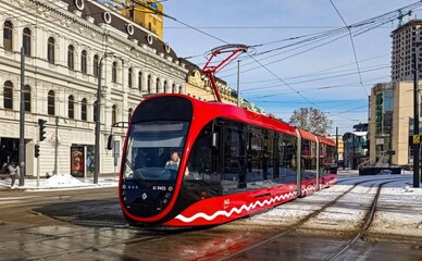 У Дніпрі новий низькопідлоговий трамвай зійшов з рейок дорогою на маршрут