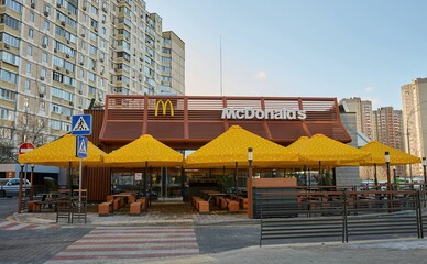 McDonald's открыл новый ресторан на Позняках у Дарницкого моста в Киеве