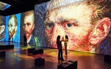 Всесвітньо відома іммерсивна виставка Ван Гога відкрилась на ВДНГ у Києві