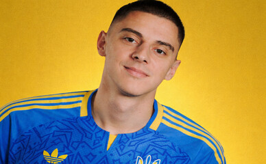 Для сборной Украины создали новую выездную форму — с гербами от трезубца до современности