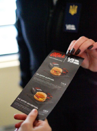 В поездах Укрзализницы появятся бургеры от Mr.Grill за 110 гривен