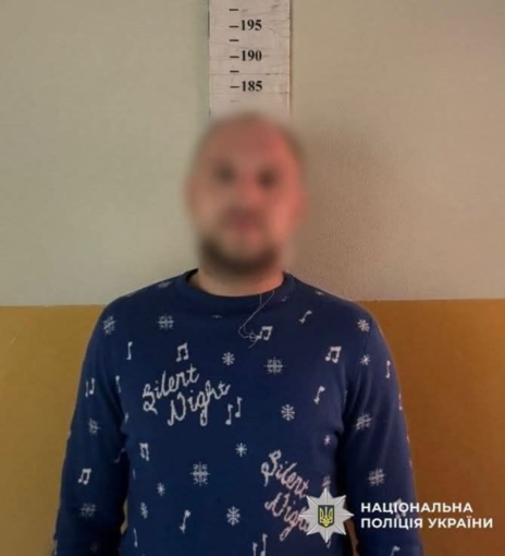 У Києві дебошир розмахував сокирою і намагався вкрасти скутер у підлітка