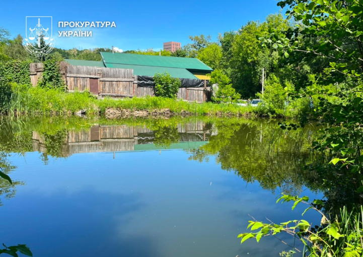В Киеве мужчина захватил землю в парке «Сырецкая роща»