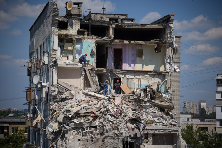 У Києві після обстрілу не виходять на зв'язок десятеро людей