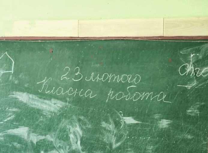 В Киеве учительницу лицея оштрафовали на 3400 грн за мультфильм на русском языке