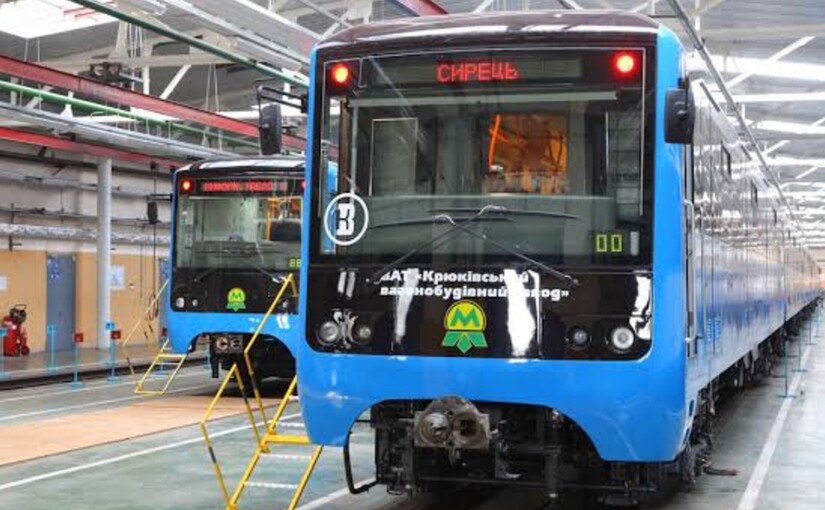 У Києві тимчасово змінили маршрути метро та автобусів через Південний міст