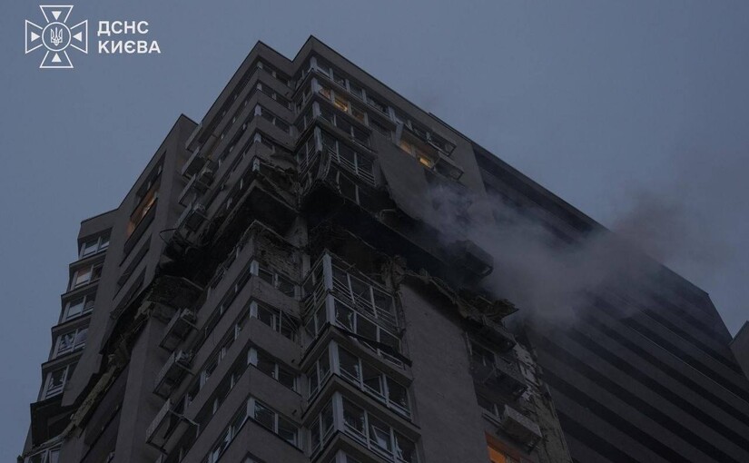 У Святошинському районі Києва внаслідок удару по багатоповерхівці загинули двоє людей