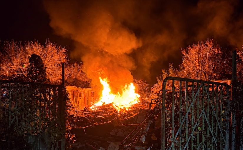 В Оболонському районі Києва ворожий удар пошкодив приватний будинок