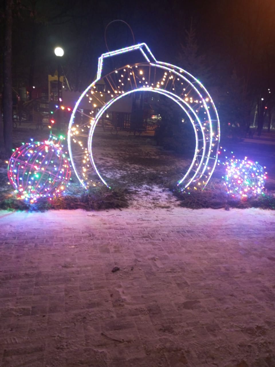 Смотрим и плачем: худшие новогодние фотозоны от Киевзеленстроя фото 4 3