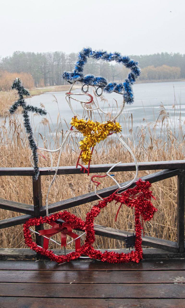 Смотрим и плачем: худшие новогодние фотозоны от Киевзеленстроя фото 1