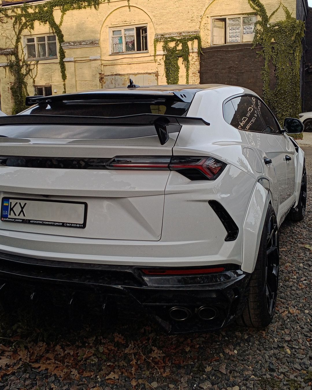 Уникальный Lamborghini Urus от Mansory обнаружен в гаражах на окраине Киева фото 2 1