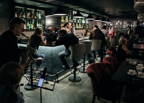 Де у Києві послухати вініл: атмосферні заклади для меломанів фото 16 15