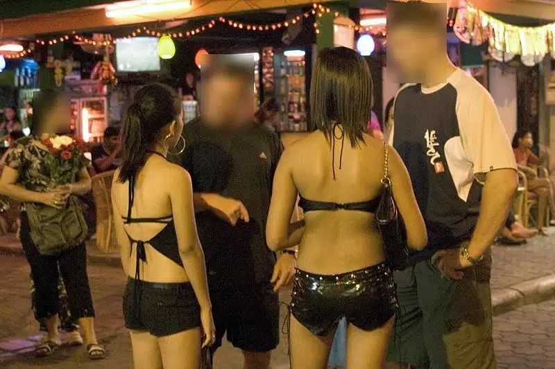 Полицейские несколько раз занимались сексом с проститутками, чтобы разоблачить бордель в Киеве фото 1