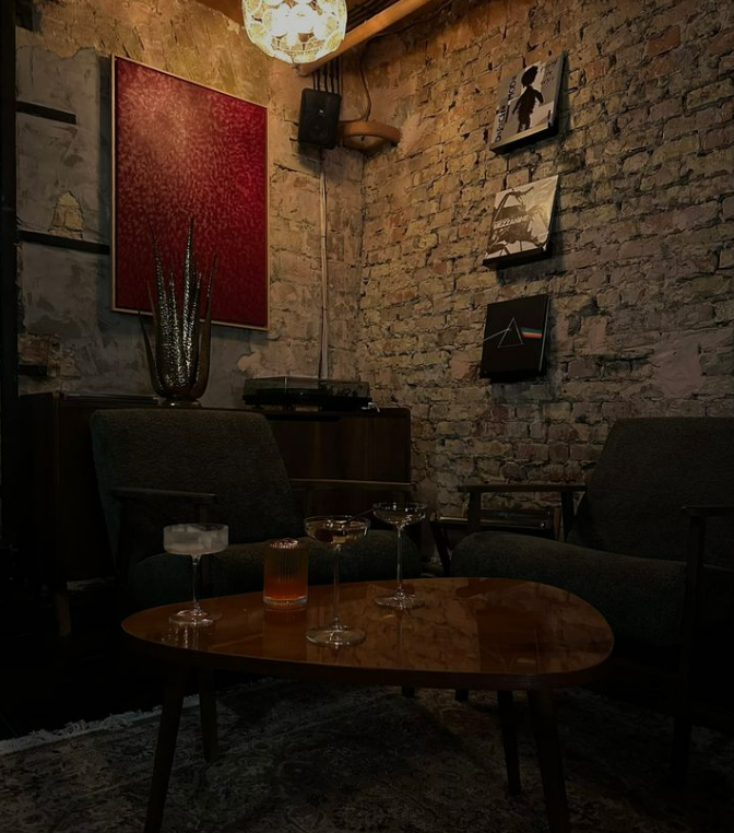 Де у Києві послухати вініл: атмосферні заклади для меломанів фото 7 6