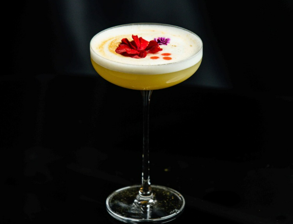 Нове місце: у центрі Києва відкрили унікальний бар-театр "Годо" фото 3 2