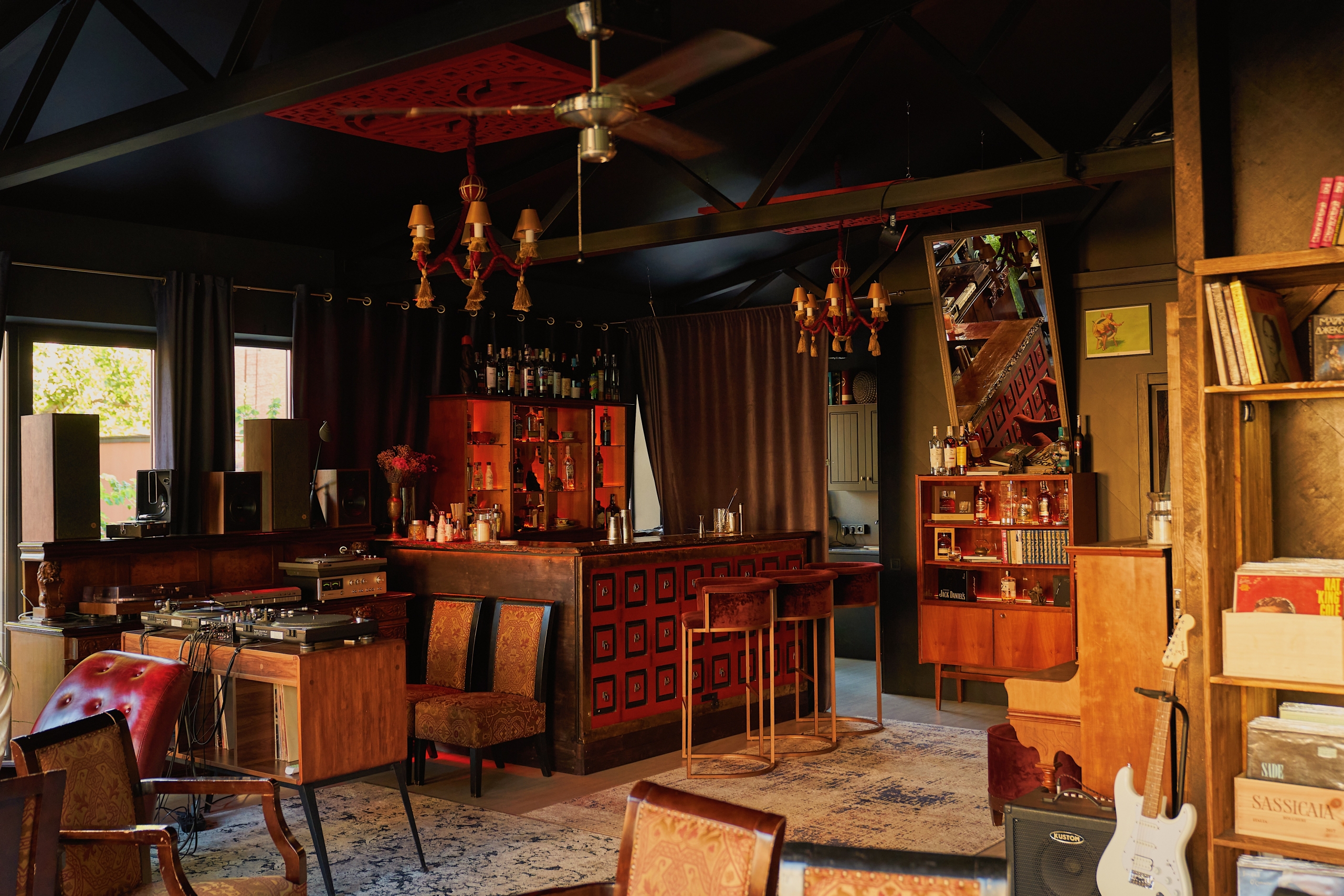 Де у Києві послухати вініл: атмосферні заклади для меломанів фото 1