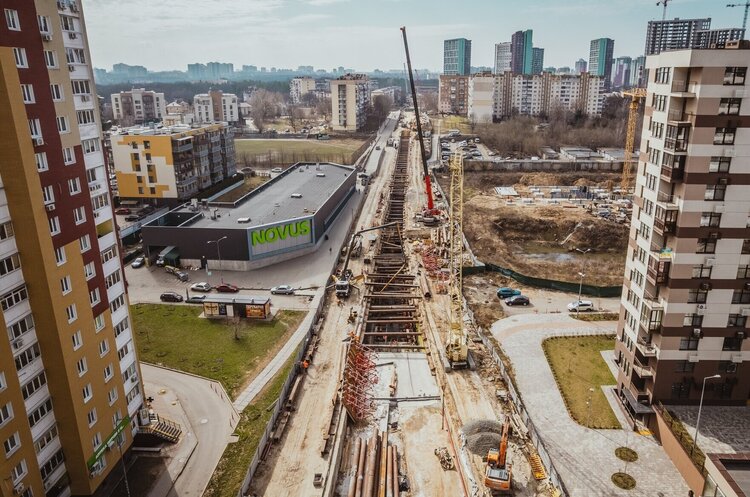 Строительство метро на Виноградаре продолжается, но для пассажиров линию в 2026 году не откроют. Фото Автострада.