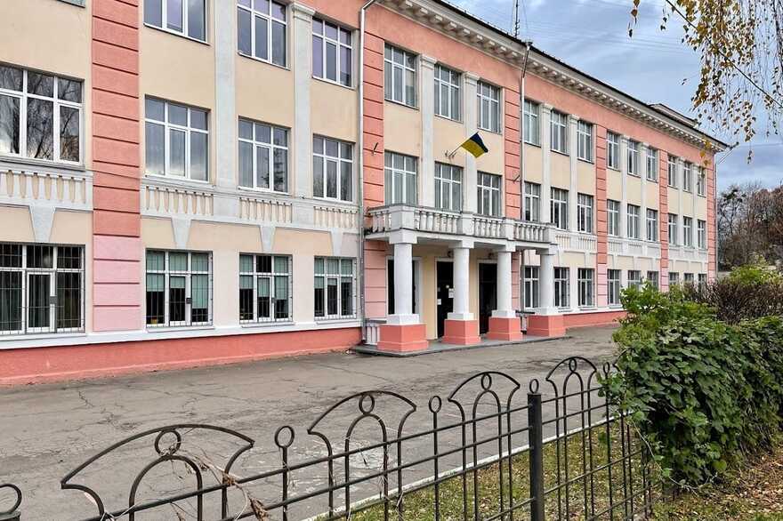 Такой школа была до перекраски