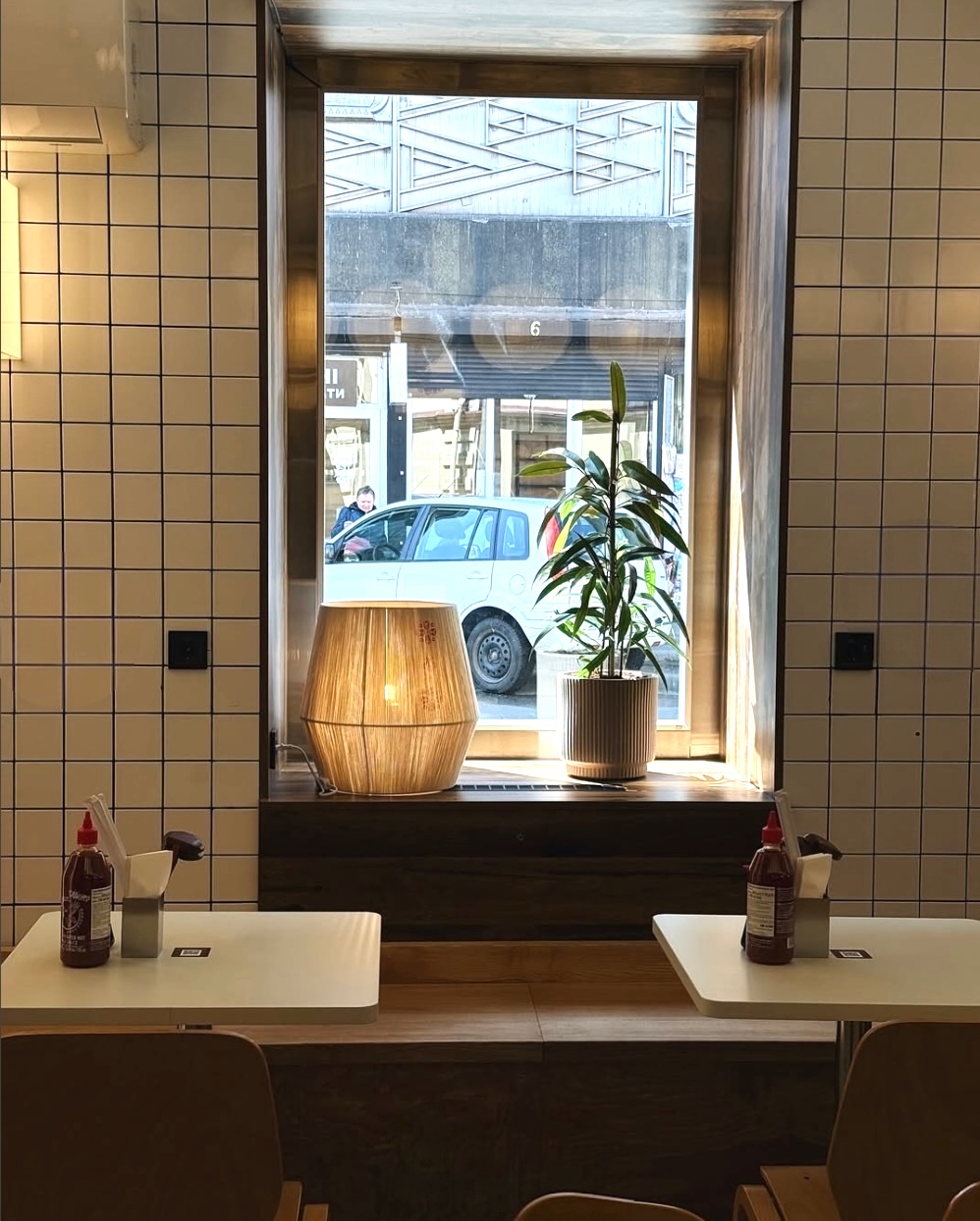 На Подолі запрацювало нове азійське бістро з рамен-конструктором та семи видами бульйону фото 1