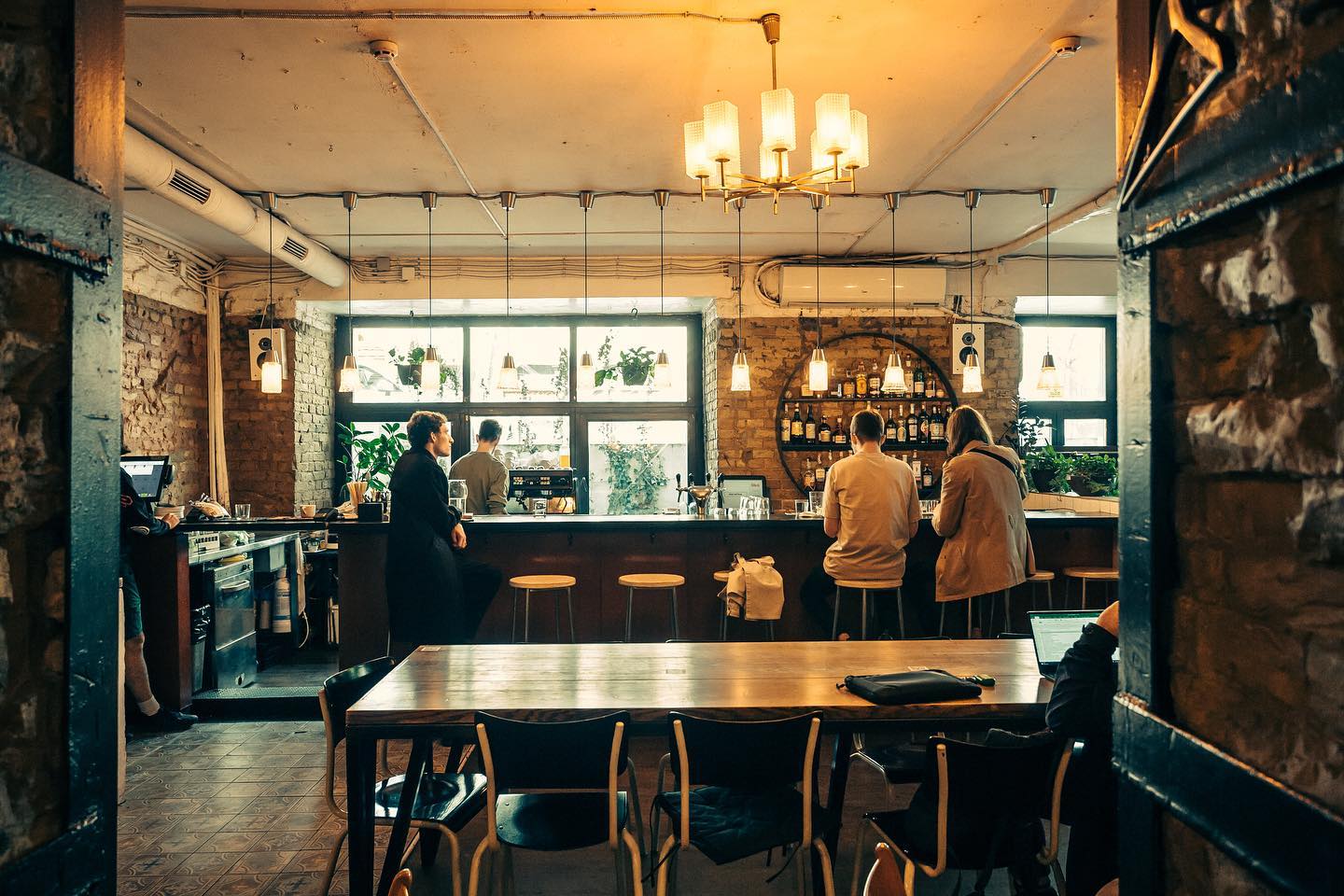 Де у Києві послухати вініл: атмосферні заклади для меломанів фото 19 18