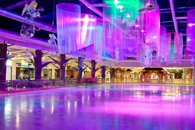 Льодова ковзанка у ТРЦ DREAM