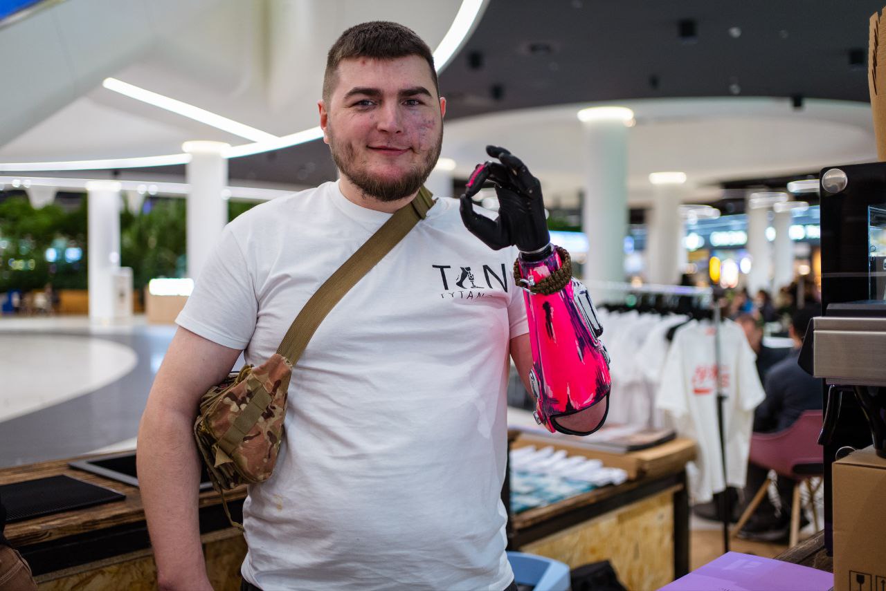 У Києві відкрили інклюзивну ветеранську кав'ярню для допомоги військовим з протезуванням фото 1