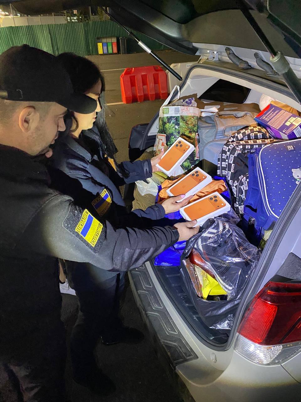 Перші iPhone 17 намагалися незаконно ввезти в Україну в день початку продажів фото 1