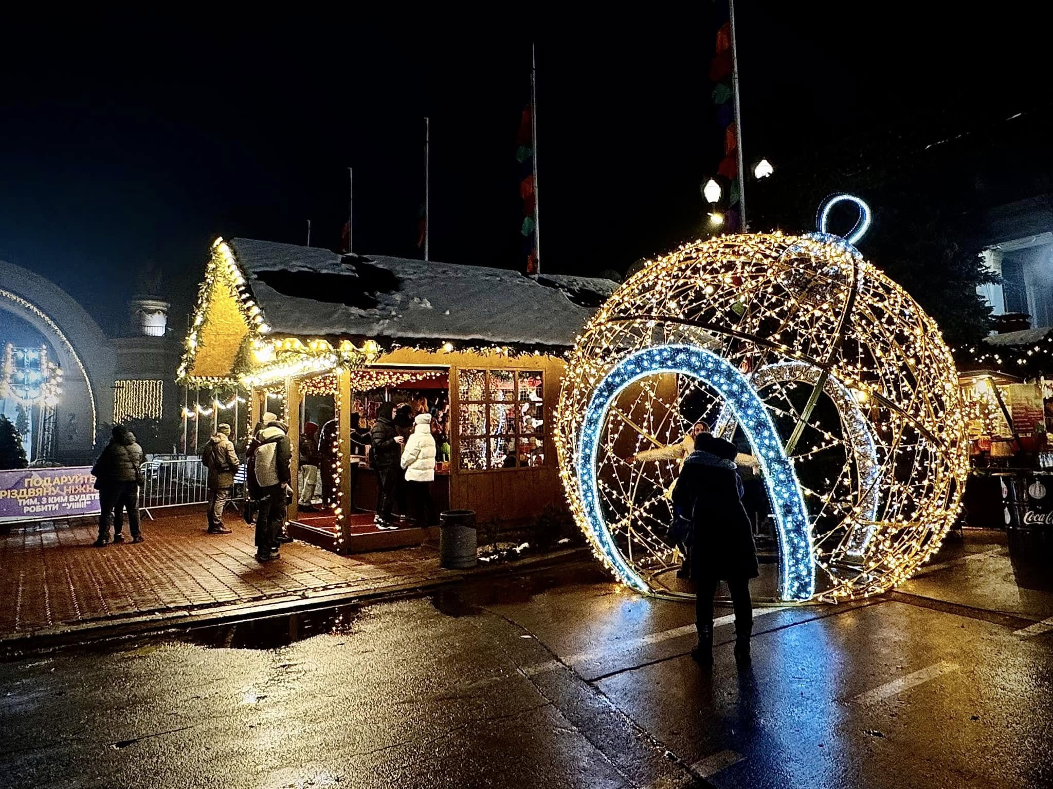На ВДНГ відкрили ковзанку площею 2500 квадратних метрів фото 1