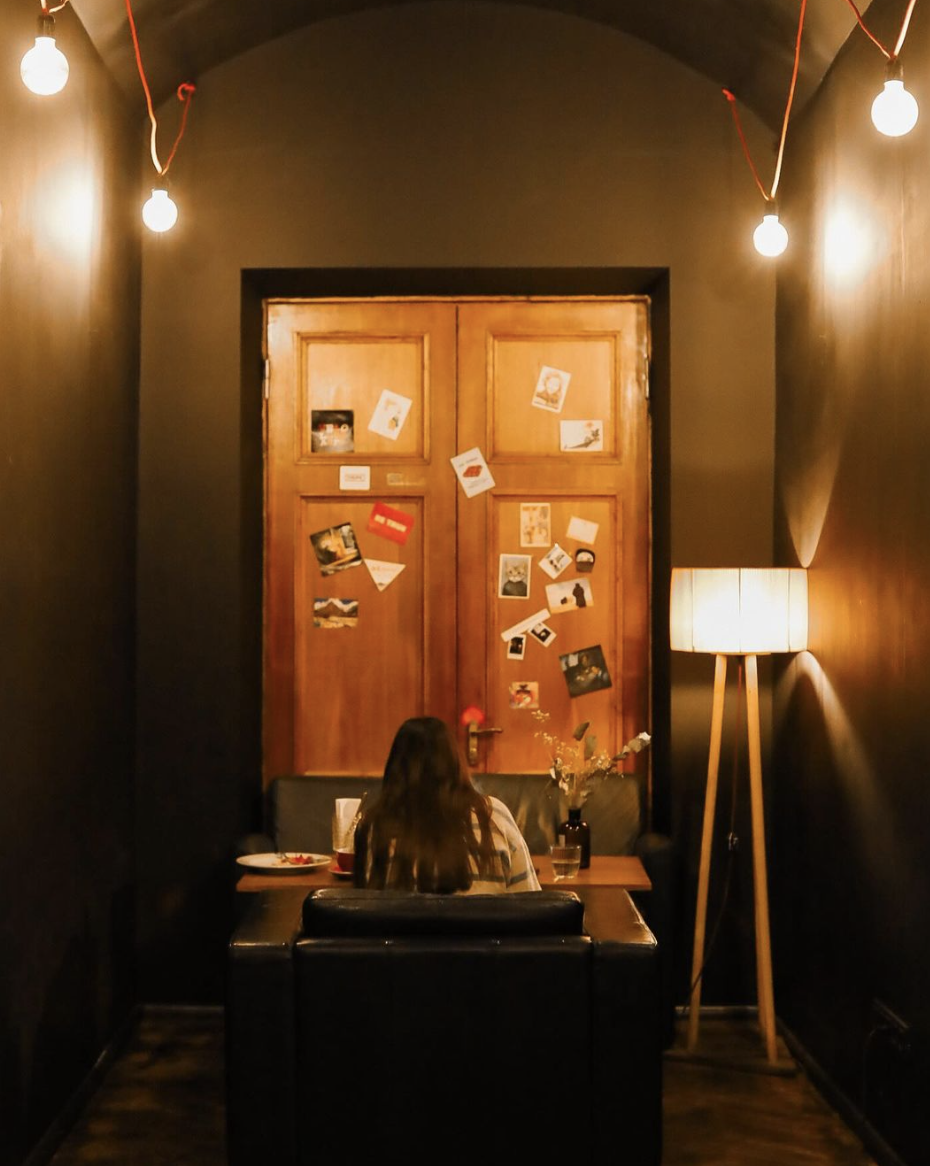 Де у Києві послухати вініл: атмосферні заклади для меломанів фото 18 17