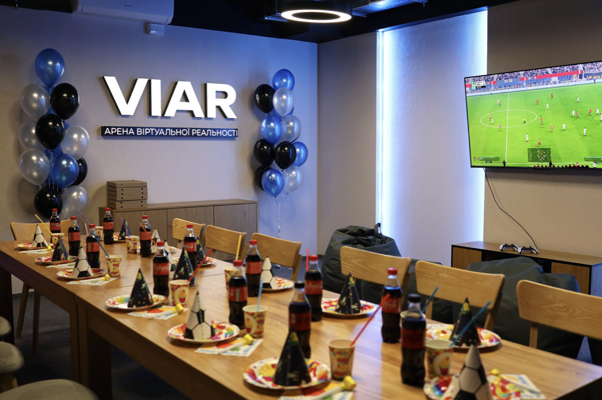 У Києві з'явився перший VR-клуб зі справжньою ареною для 10 гравців фото 1