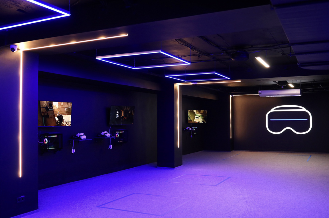 У Києві з'явився перший VR-клуб зі справжньою ареною для 10 гравців фото 2 1