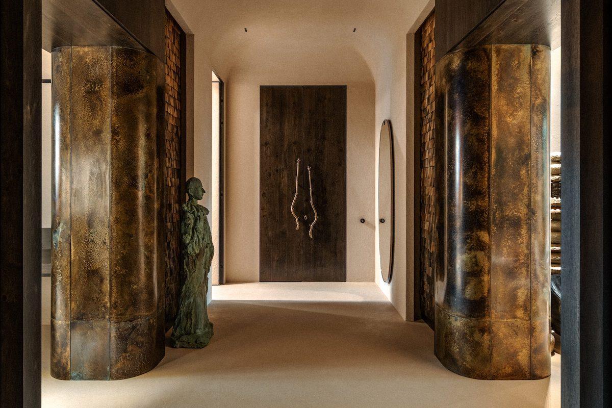 На Терещенковской открыли офис нотариуса с галерейным дизайном и коллекционной мебелью - фото