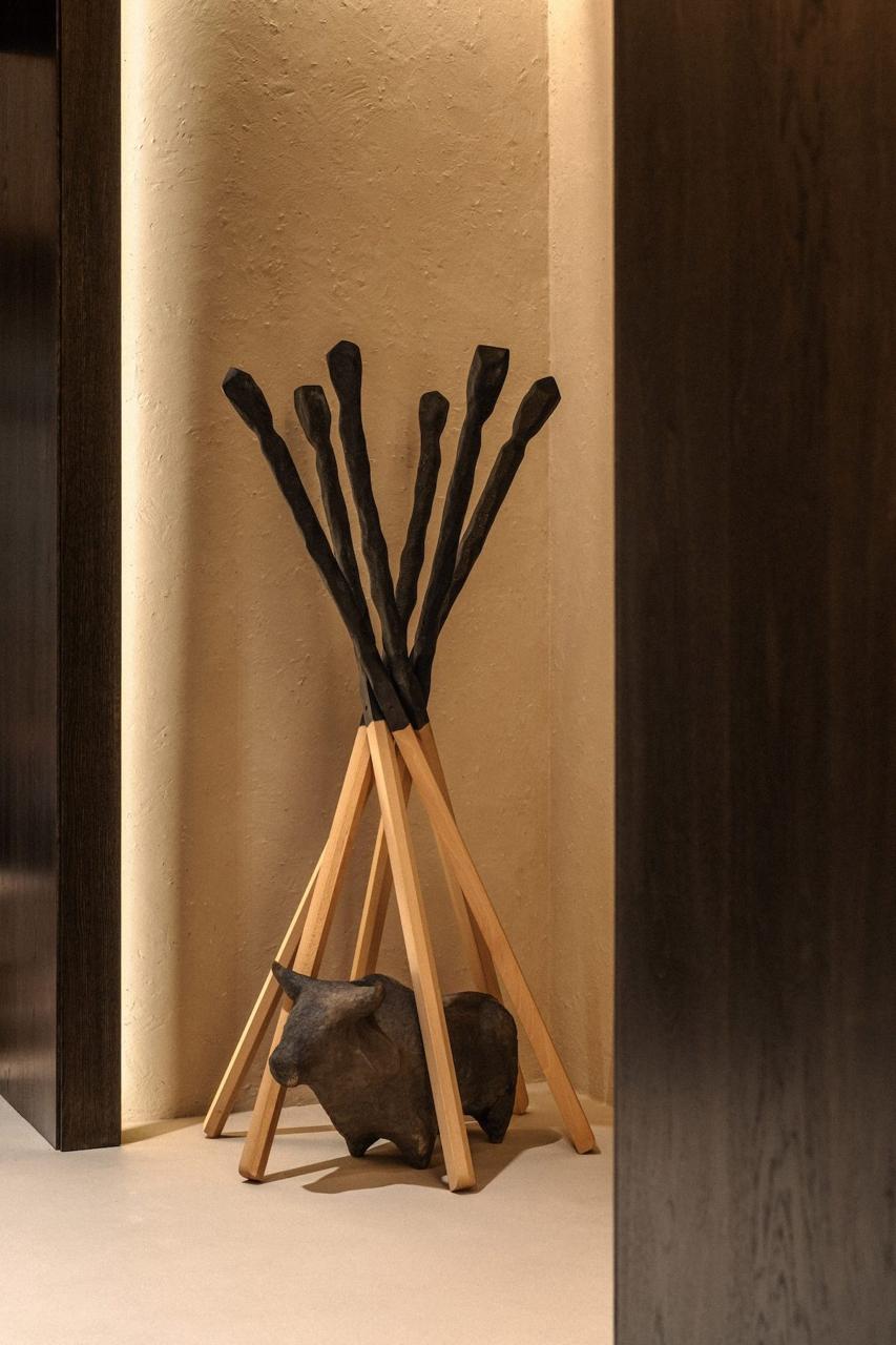 На Терещенковской открыли офис нотариуса с галерейным дизайном и коллекционной мебелью - фото