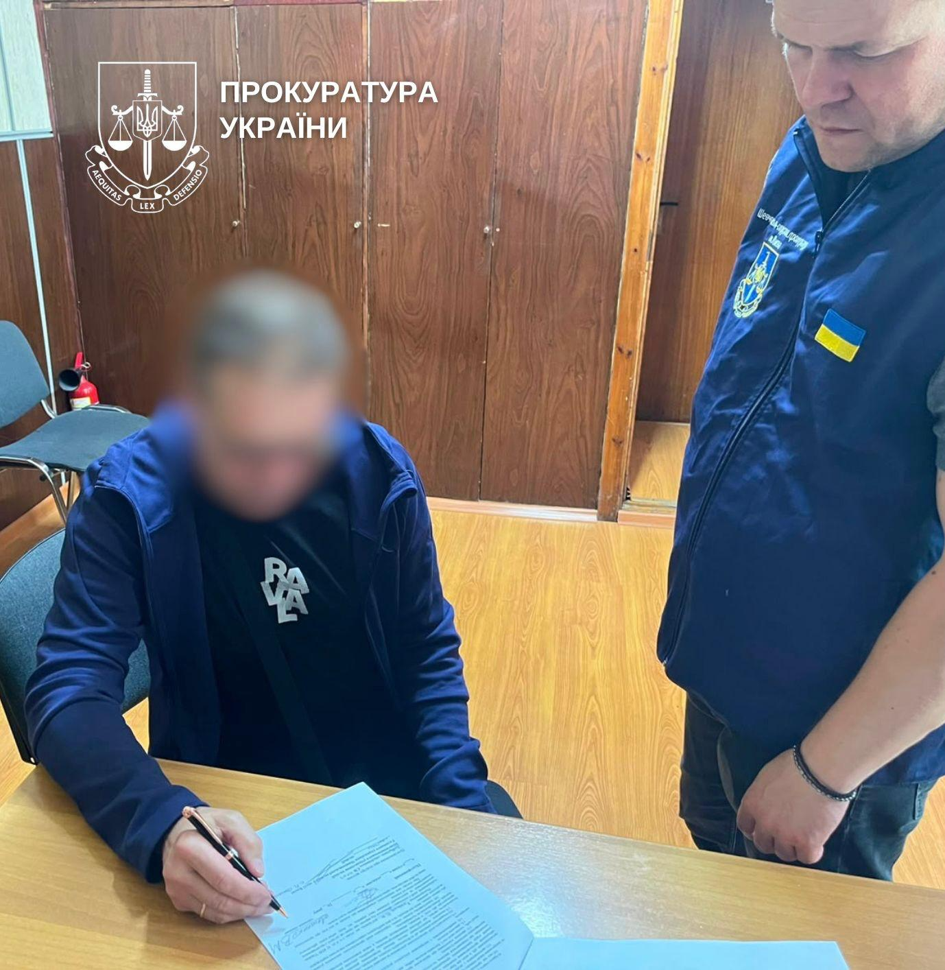 В Киеве мужчина захватил землю в парке &laquo;Сырецкая роща&raquo; фото